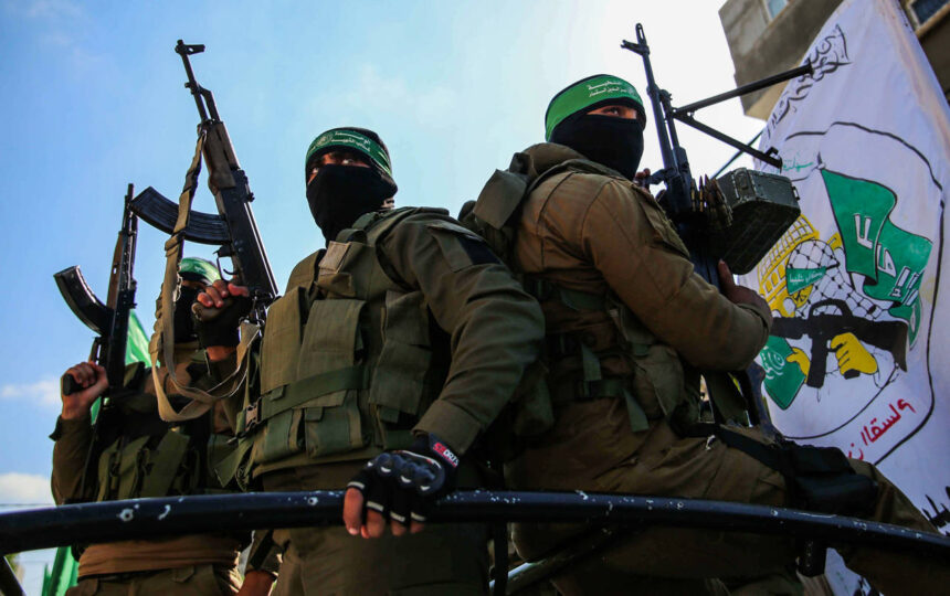 Terrorsitas de Hamas. (Foto: Anas-Mohammed / Shutterstock)